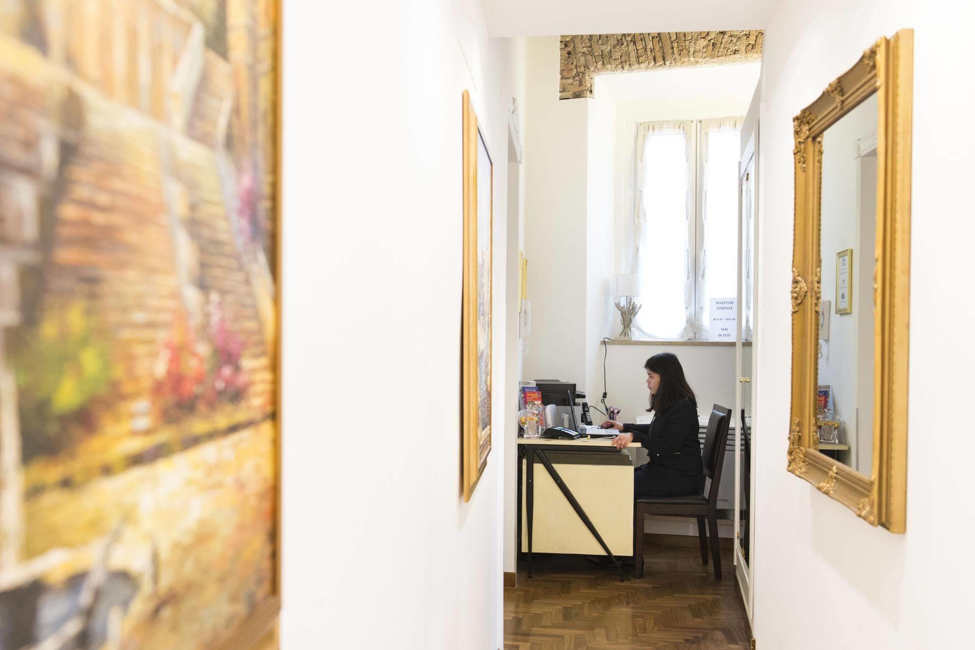 Domus Trevi Panzió Róma Kültér fotó