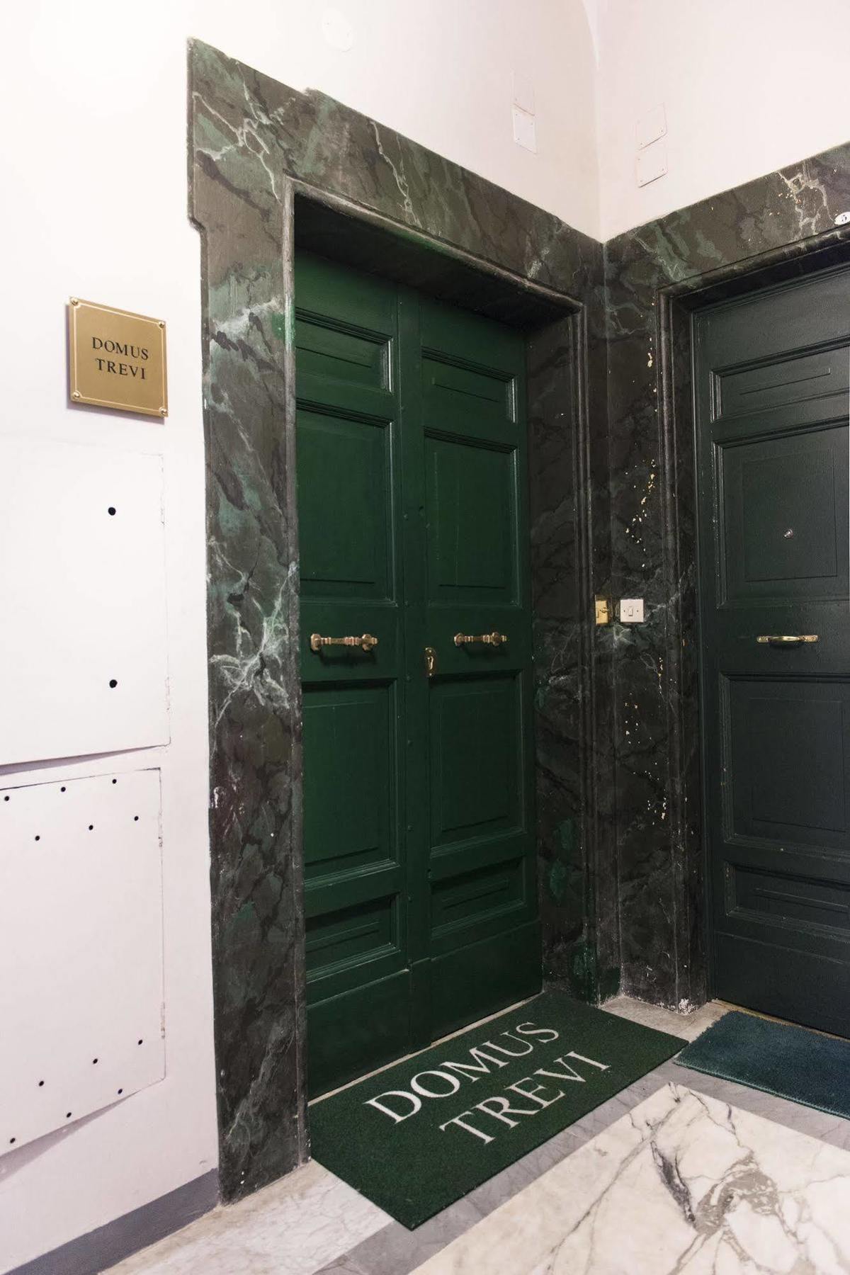 Domus Trevi Panzió Róma Kültér fotó